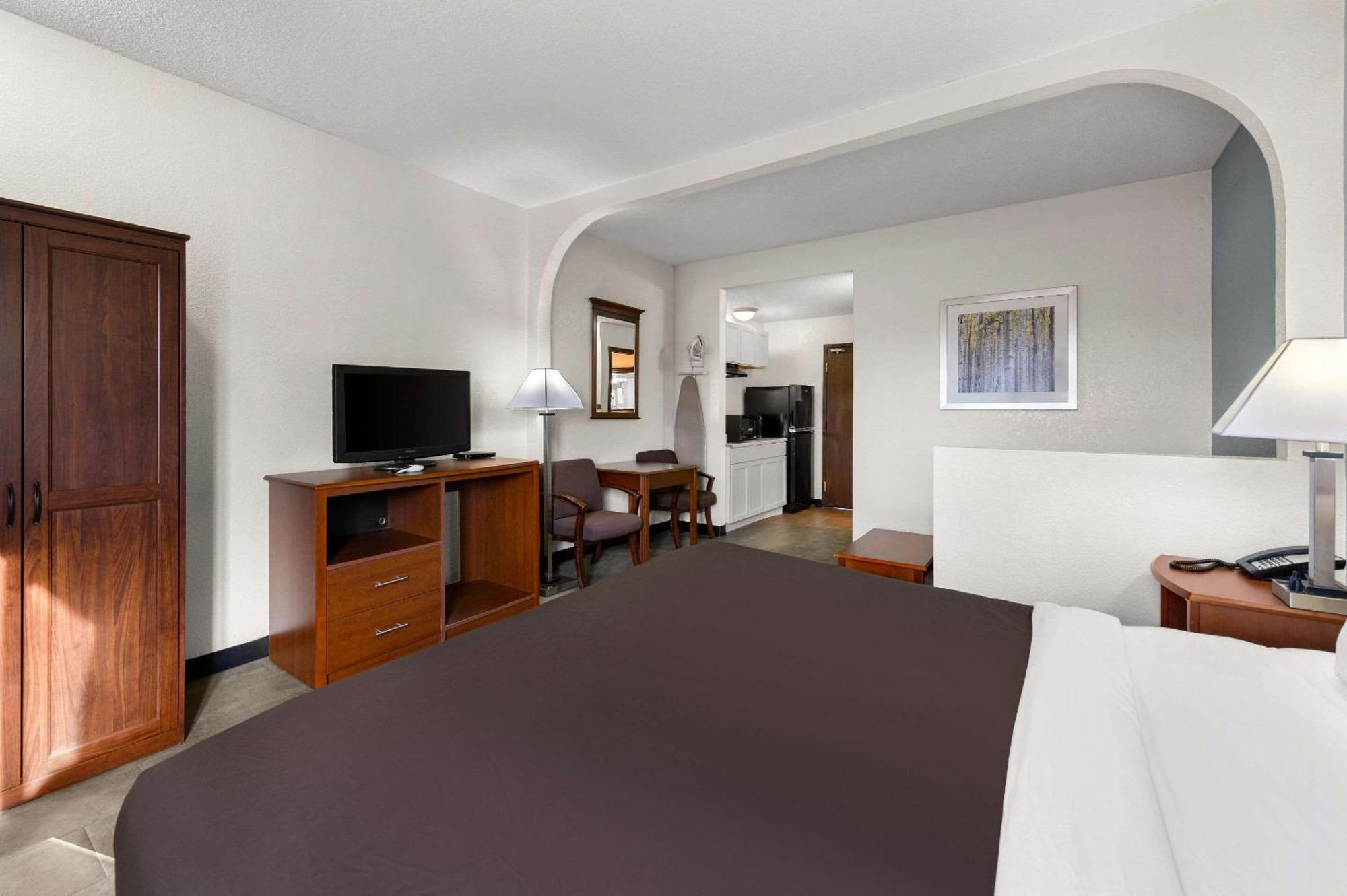 Suburban Studios Kansas City Airport North Platte City Exterior photo
